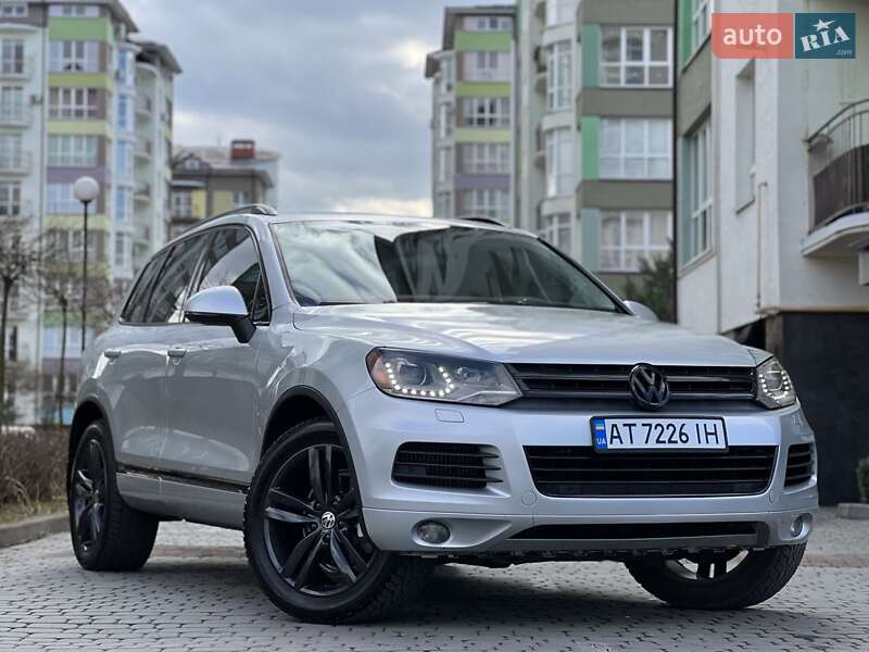 Позашляховик / Кросовер Volkswagen Touareg 2011 в Чернівцях