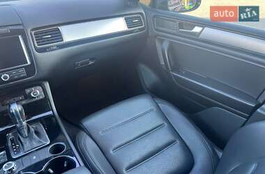 Позашляховик / Кросовер Volkswagen Touareg 2011 в 