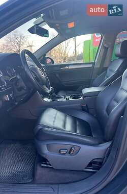 Позашляховик / Кросовер Volkswagen Touareg 2011 в 