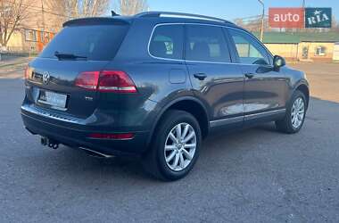 Позашляховик / Кросовер Volkswagen Touareg 2011 в 