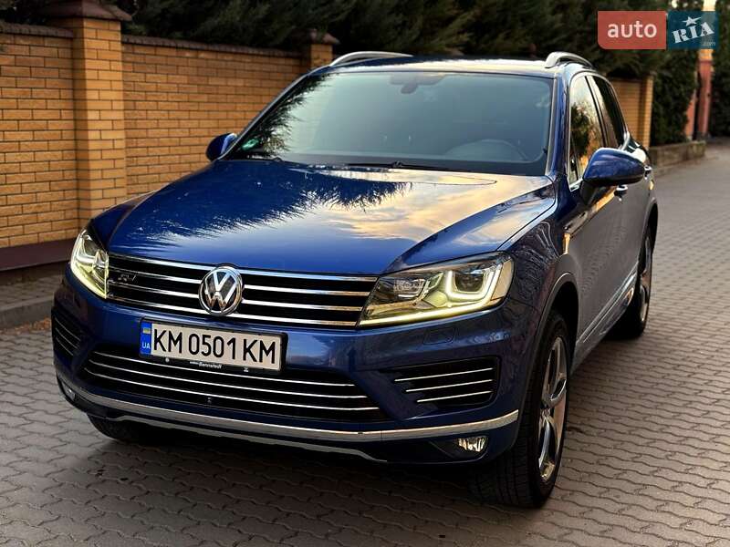 Внедорожник / Кроссовер Volkswagen Touareg 2015 в Хмельницком