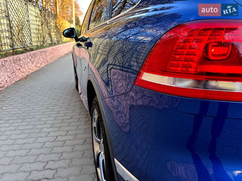 Внедорожник / Кроссовер Volkswagen Touareg 2015 в Хмельницком