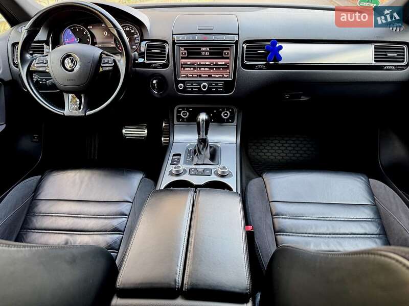 Внедорожник / Кроссовер Volkswagen Touareg 2015 в Хмельницком