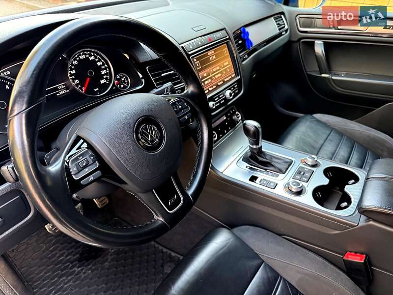 Внедорожник / Кроссовер Volkswagen Touareg 2015 в Хмельницком