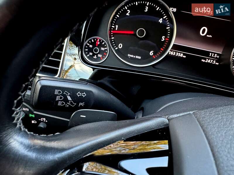 Внедорожник / Кроссовер Volkswagen Touareg 2015 в Хмельницком