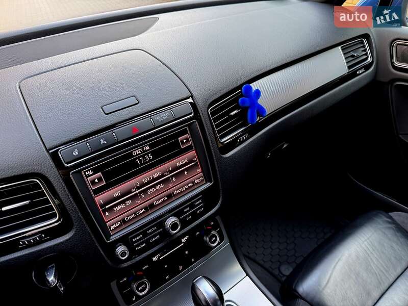 Внедорожник / Кроссовер Volkswagen Touareg 2015 в Хмельницком