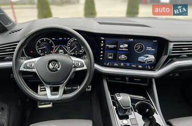 Позашляховик / Кросовер Volkswagen Touareg 2019 в Рівному