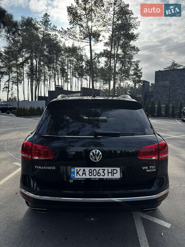 Внедорожник / Кроссовер Volkswagen Touareg 2015 в Киеве