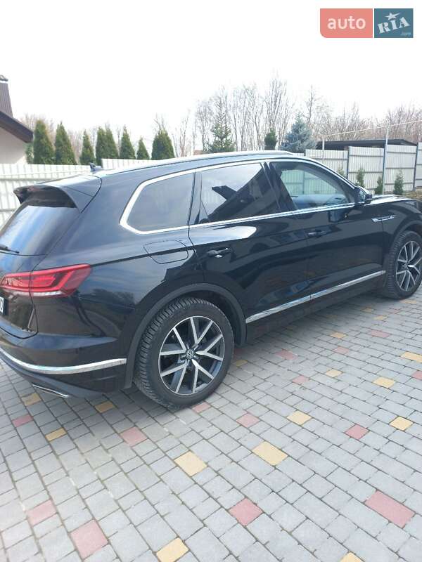 Позашляховик / Кросовер Volkswagen Touareg 2018 в Хмельницькому