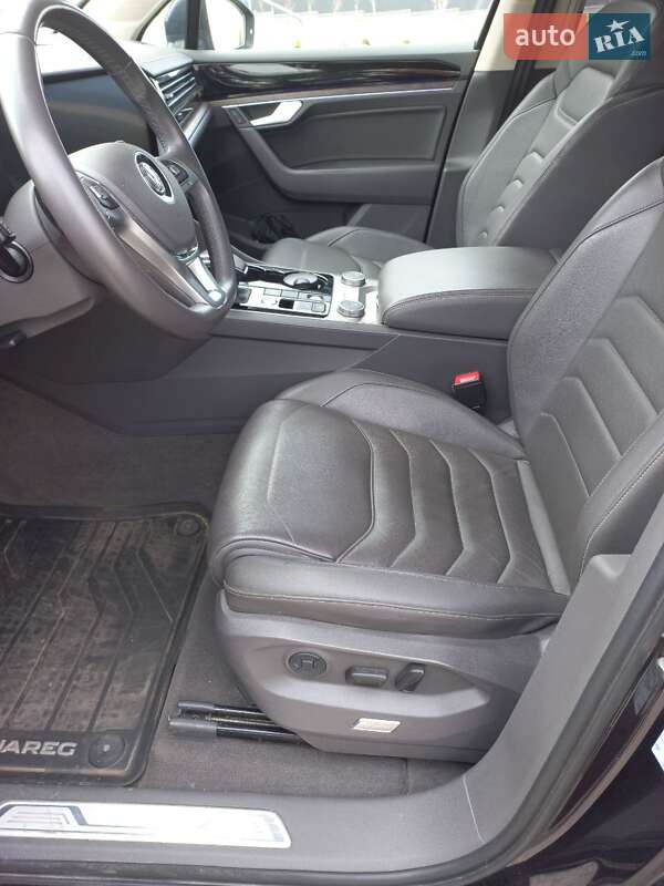 Позашляховик / Кросовер Volkswagen Touareg 2018 в Хмельницькому