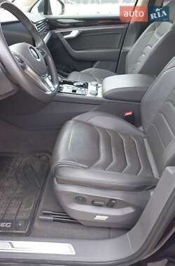 Внедорожник / Кроссовер Volkswagen Touareg 2018 в 