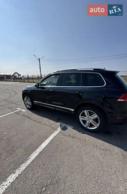 Позашляховик / Кросовер Volkswagen Touareg 2014 в 