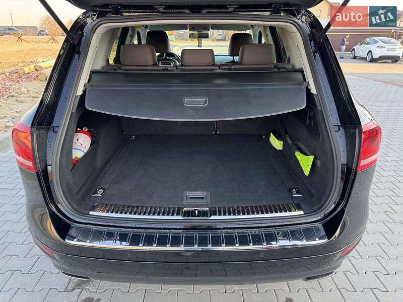 Внедорожник / Кроссовер Volkswagen Touareg 2013 в Львове