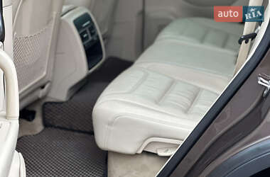 Внедорожник / Кроссовер Volkswagen Touareg 2012 в 