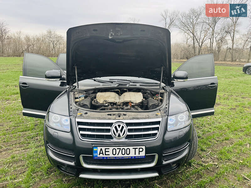 Позашляховик / Кросовер Volkswagen Touareg 2005 в Дніпрі