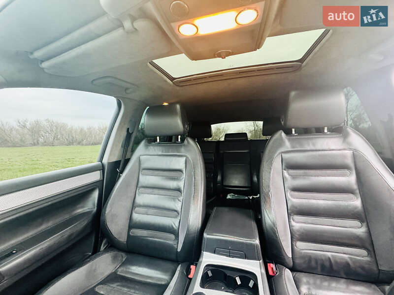 Позашляховик / Кросовер Volkswagen Touareg 2005 в Дніпрі