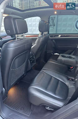 Внедорожник / Кроссовер Volkswagen Touareg 2012 в 