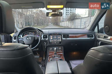 Внедорожник / Кроссовер Volkswagen Touareg 2012 в 