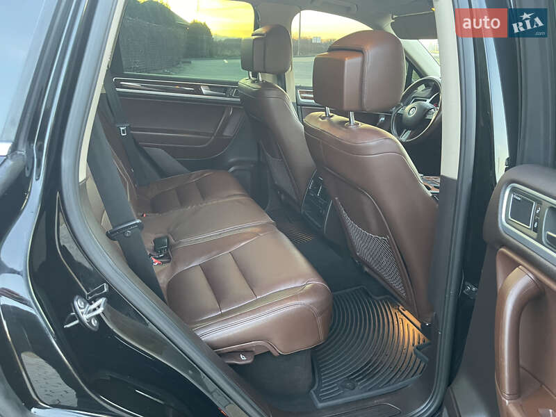 Внедорожник / Кроссовер Volkswagen Touareg 2011 в Стрые
