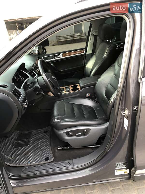 Внедорожник / Кроссовер Volkswagen Touareg 2011 в Теофиполе