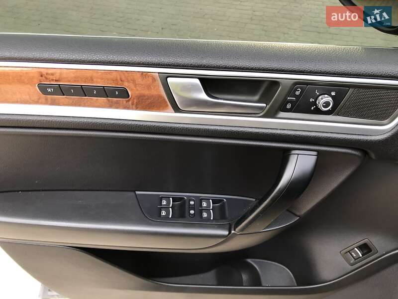 Внедорожник / Кроссовер Volkswagen Touareg 2011 в Теофиполе