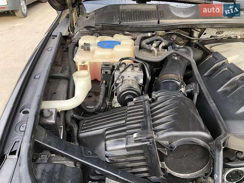 Внедорожник / Кроссовер Volkswagen Touareg 2011 в Теофиполе