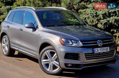 Внедорожник / Кроссовер Volkswagen Touareg 2013 в Киеве