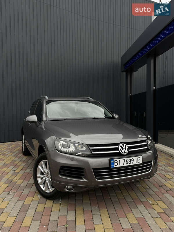 Внедорожник / Кроссовер Volkswagen Touareg 2012 в Харькове