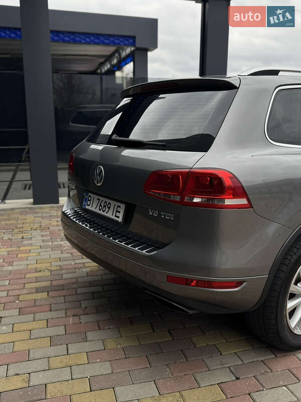 Внедорожник / Кроссовер Volkswagen Touareg 2012 в Харькове