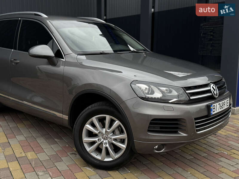 Внедорожник / Кроссовер Volkswagen Touareg 2012 в Харькове