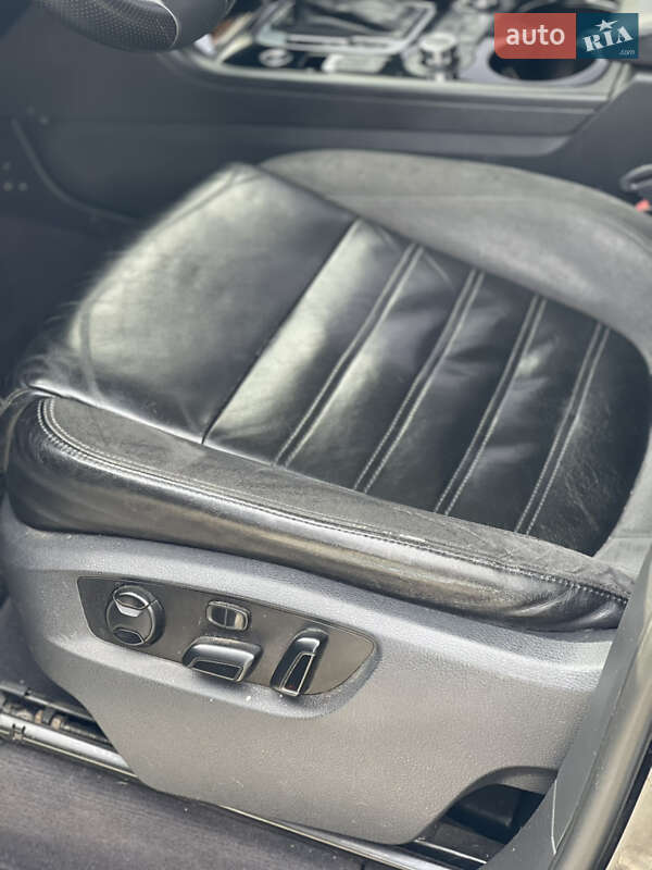 Внедорожник / Кроссовер Volkswagen Touareg 2010 в Виннице