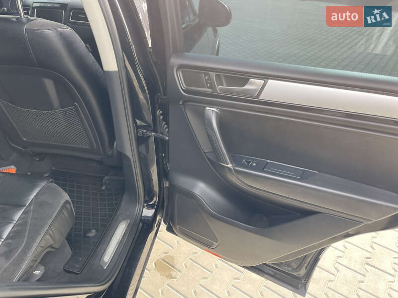 Внедорожник / Кроссовер Volkswagen Touareg 2010 в Виннице