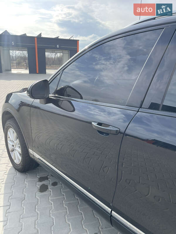 Внедорожник / Кроссовер Volkswagen Touareg 2010 в Виннице