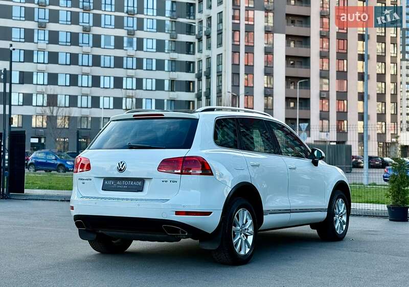 Внедорожник / Кроссовер Volkswagen Touareg 2011 в Киеве