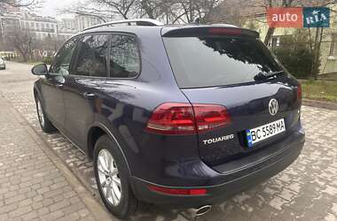 Внедорожник / Кроссовер Volkswagen Touareg 2012 в 