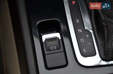 Внедорожник / Кроссовер Volkswagen Touareg 2012 в 