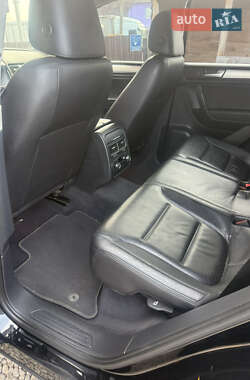 Позашляховик / Кросовер Volkswagen Touareg 2011 в 