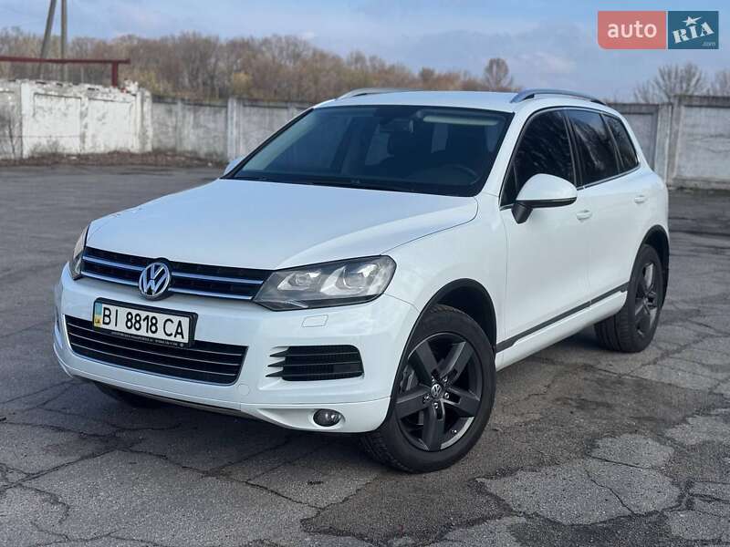 Позашляховик / Кросовер Volkswagen Touareg 2014 в Лубнах