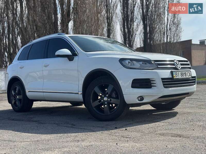 Позашляховик / Кросовер Volkswagen Touareg 2014 в Лубнах