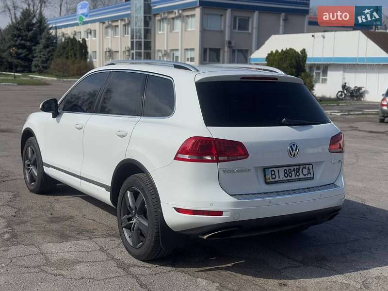 Позашляховик / Кросовер Volkswagen Touareg 2014 в Лубнах