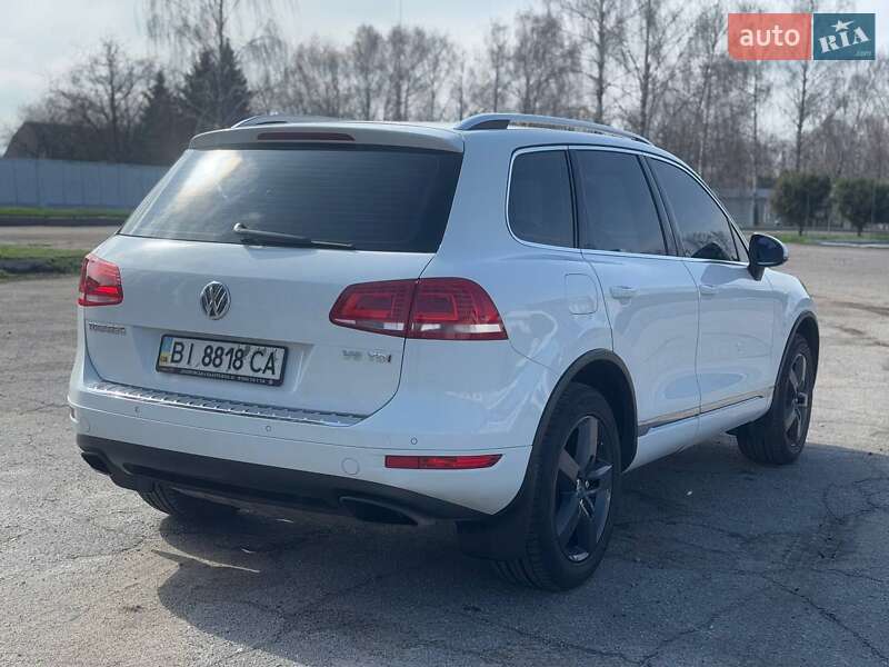 Позашляховик / Кросовер Volkswagen Touareg 2014 в Лубнах