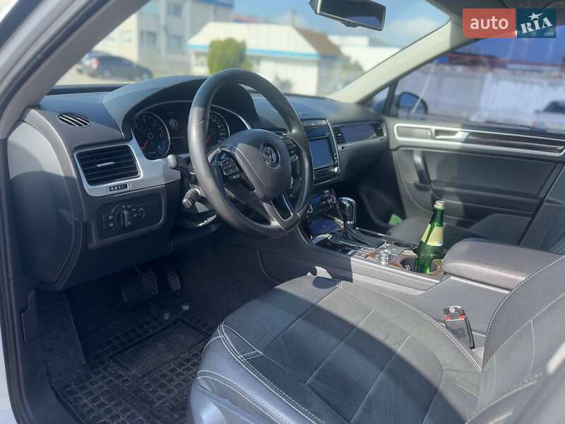 Позашляховик / Кросовер Volkswagen Touareg 2014 в Лубнах