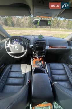 Внедорожник / Кроссовер Volkswagen Touareg 2004 в 