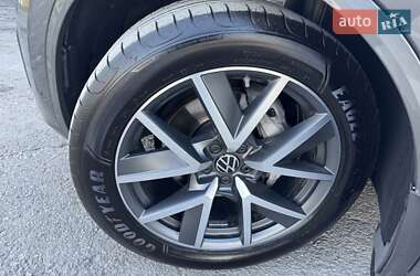 Внедорожник / Кроссовер Volkswagen Touareg 2022 в 