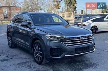Внедорожник / Кроссовер Volkswagen Touareg 2022 в 