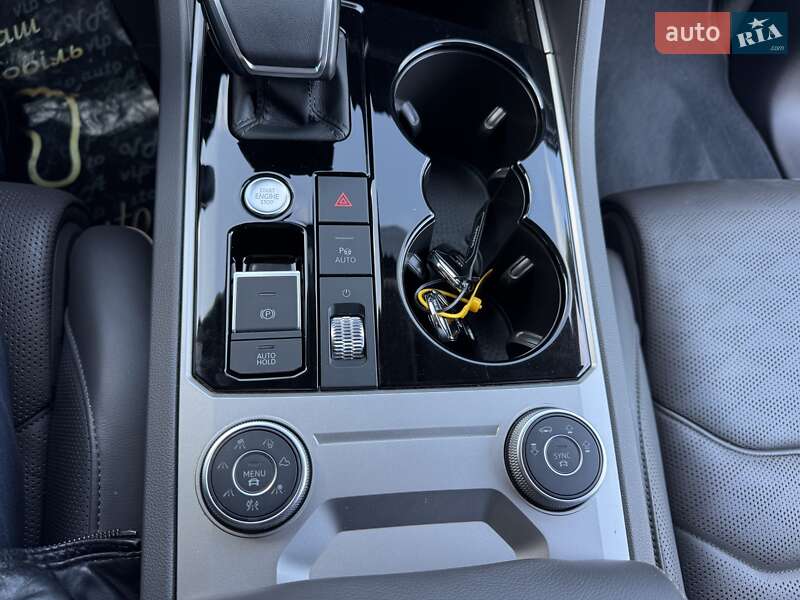 Внедорожник / Кроссовер Volkswagen Touareg 2022 в Тернополе