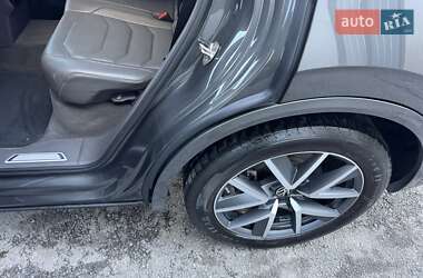 Внедорожник / Кроссовер Volkswagen Touareg 2022 в 