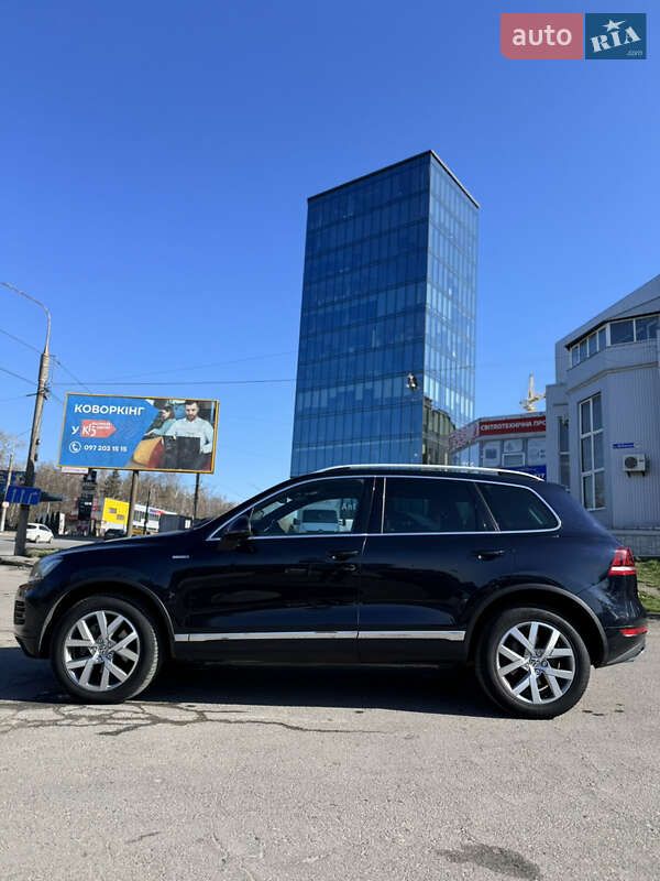 Внедорожник / Кроссовер Volkswagen Touareg 2013 в Тернополе