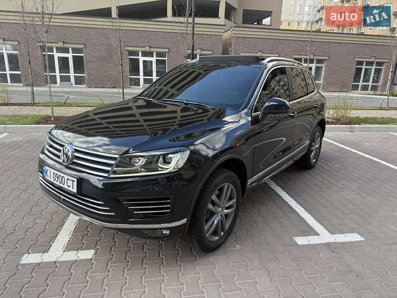 Внедорожник / Кроссовер Volkswagen Touareg 2014 в Киеве