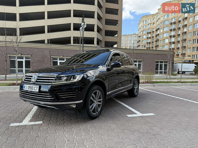 Внедорожник / Кроссовер Volkswagen Touareg 2014 в Киеве